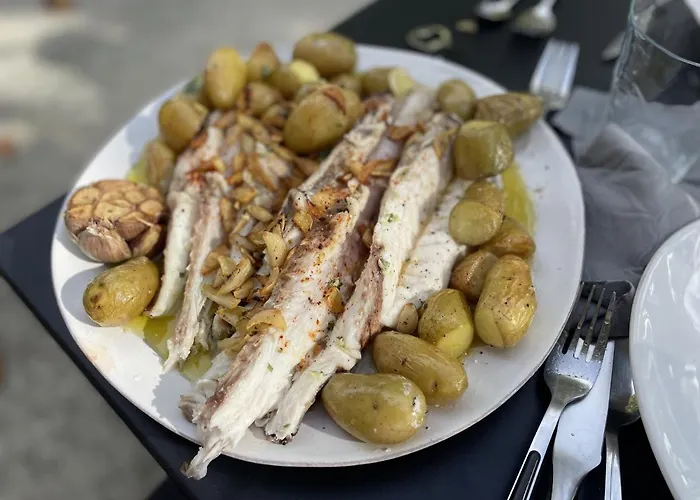 Chateau De Neyran D'hotes & 3*