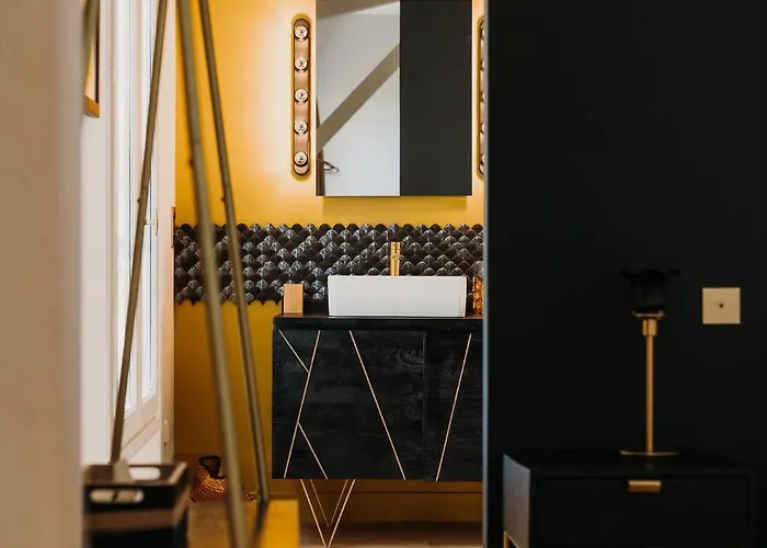 Chateau De Neyran D'hotes & Panzió 3*