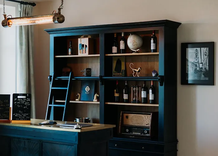 Chateau De Neyran D'hotes & Soulac-sur-Mer