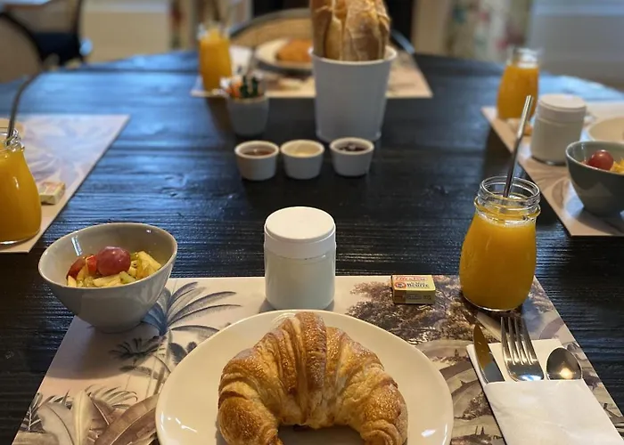 Chateau De Neyran D'hotes & 3* Soulac-sur-Mer