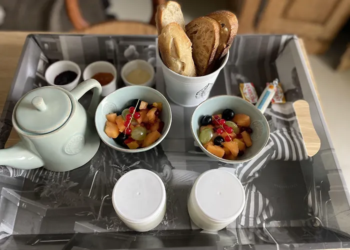 Chateau De Neyran D'hotes & Soulac-sur-Mer