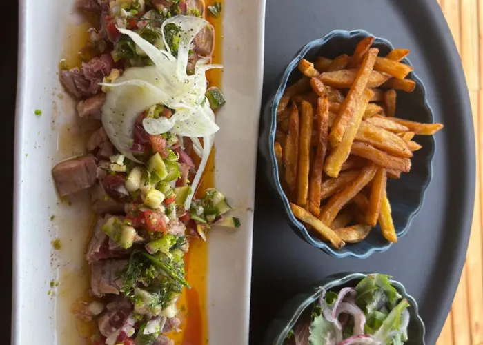 Chateau De Neyran D'hotes & Soulac-sur-Mer