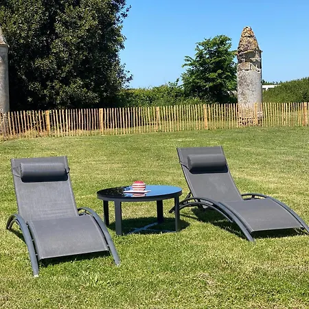 Chateau De Neyran D'hotes & Soulac-sur-Mer