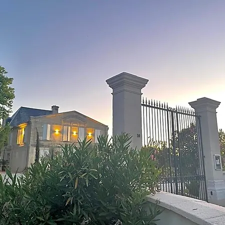 Chateau De Neyran D'hotes & Bed and breakfast