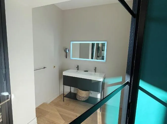 Bed & Breakfast Chateau De Neyran D'hotes & Soulac-sur-Mer