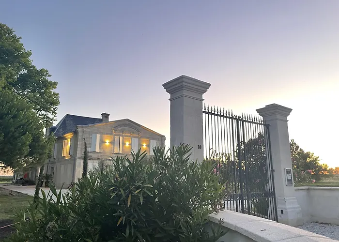 Bed & Breakfast Chateau De Neyran D'hotes & Soulac-sur-Mer