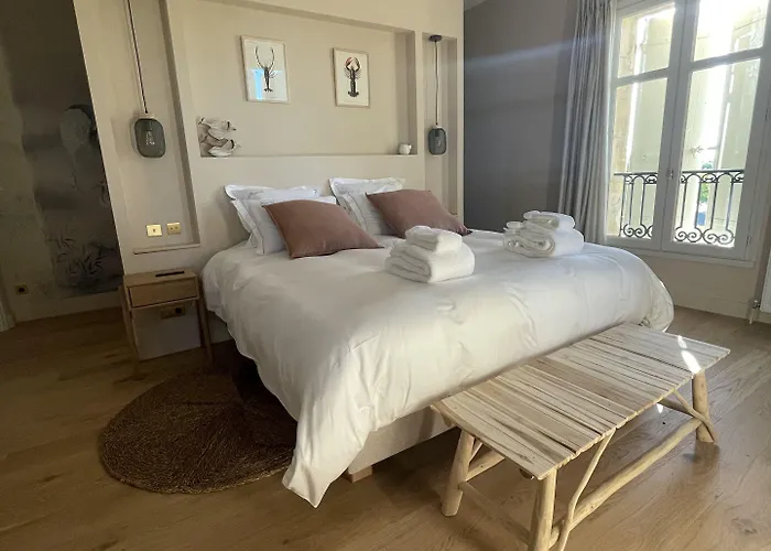 Chateau De Neyran D'hotes & 3* Soulac-sur-Mer