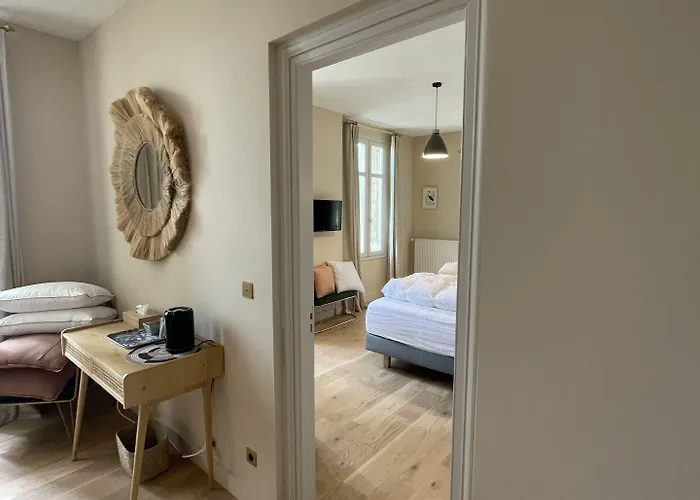 Chateau De Neyran D'hotes & Bed & Breakfast