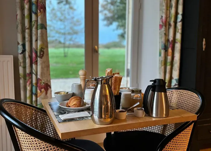 Chateau De Neyran D'hotes & Bed & Breakfast