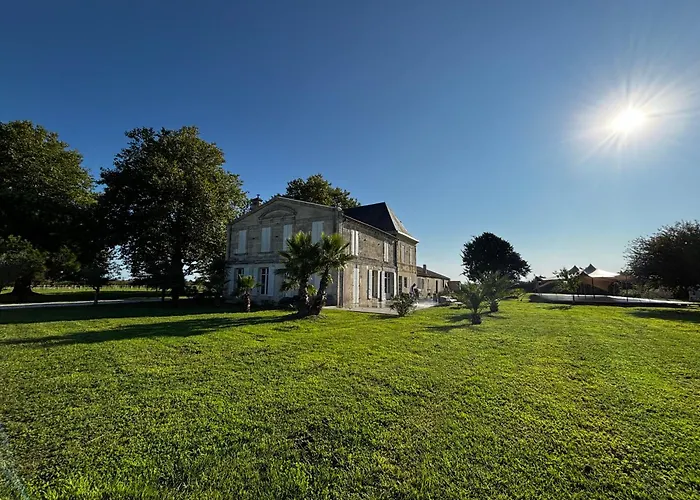 Chateau De Neyran D'hotes & 3* Soulac-sur-Mer