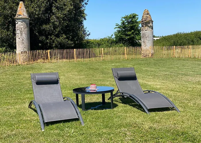 Chateau De Neyran D'hotes & Soulac-sur-Mer