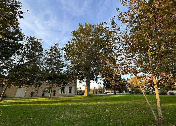 Chateau De Neyran D'hotes & 3* Soulac-sur-Mer